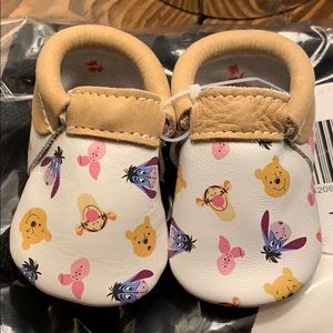 Freshly Picked Disney Pooh/friends Mocs - Size 1
